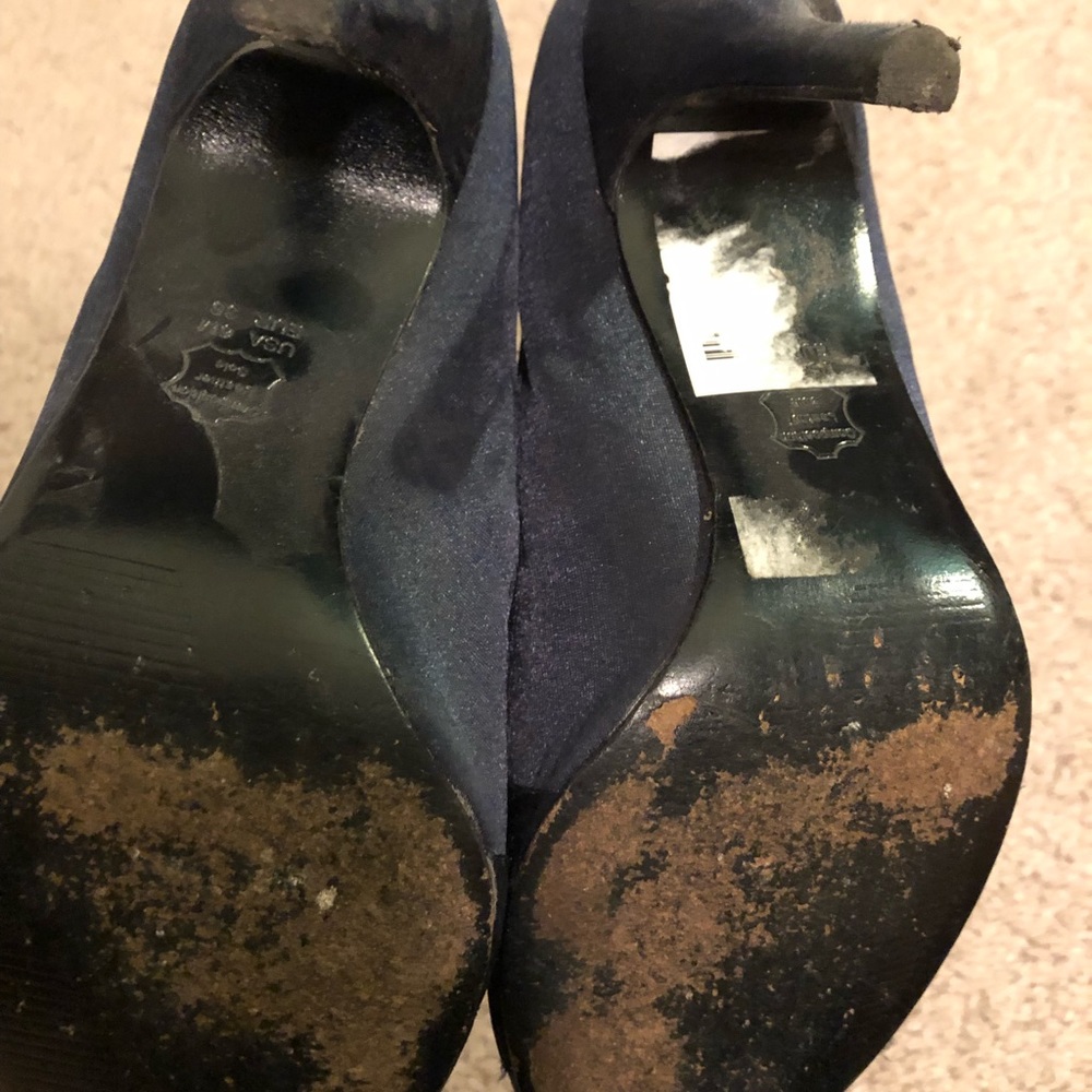 Navy Ruffle Heels - Picture 2 of 3